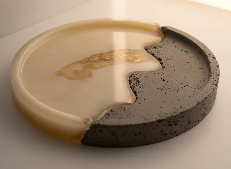 שילוב ריזין ובטון — ניגוד מרהיב בין ברק למאט