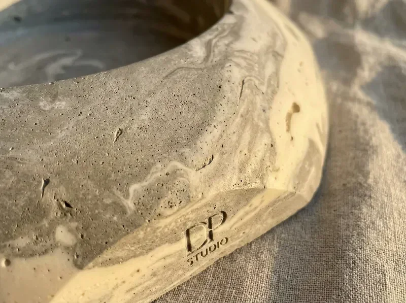 מרקם ייחודי של פריט דקורציה בעבודת יד