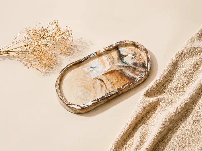 משטח ריזין שקוף ומבריק בגוונים חמים